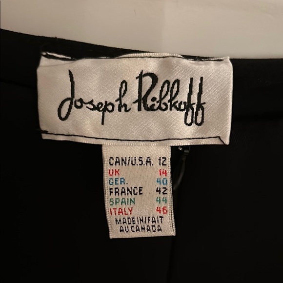 Joseph Ribkoff Black Capri Pants, Made in Canada, size 12 - Picture 3 of 5